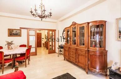 Mobilio antico di valore