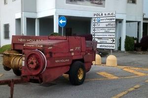 PRESSA PER BALLETTE MOD. NEW HOLLAND 370 USATA