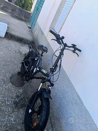 bicicletta elettrica pieghevole di tipo Fat Bike