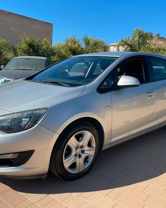 Opel Astra "Finanziabile Senza Busta Paga"