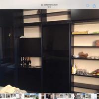 mobile componibile già smontato con due vetrine un