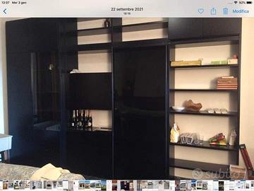 mobile componibile già smontato con due vetrine un