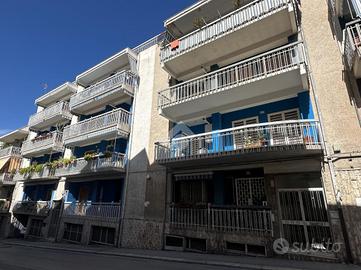 4 LOCALI A CANOSA DI PUGLIA