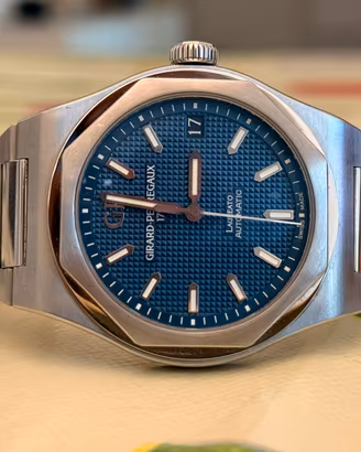 Girard Perregaux Laureato ref 81010-11-431-11A