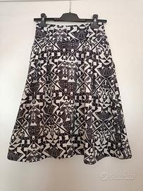 gonna fantasia geometrica al ginocchio 