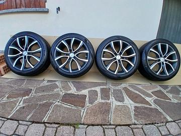 Cerchi in alluminio con gomme estive