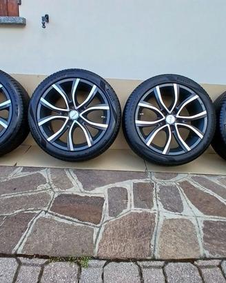 Cerchi in alluminio con gomme estive
