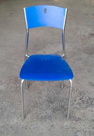 Sedie metallo e polipropilene blu