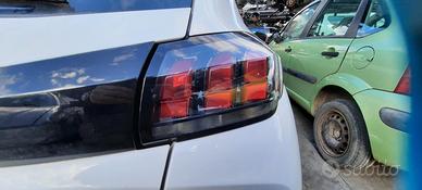 PEUGEOT 208 ANNO 2024 - STOP POSTERIORE DESTRO