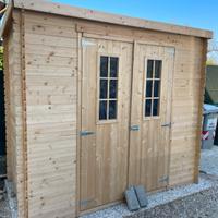 Casetta in legno per attrezzi