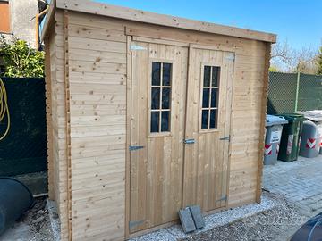 Casetta in legno per attrezzi