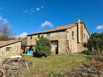 Casale con terreno