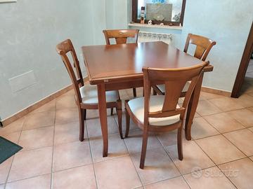 tavolo allungabile completo di sedie 