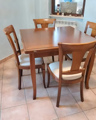 tavolo allungabile completo di sedie 