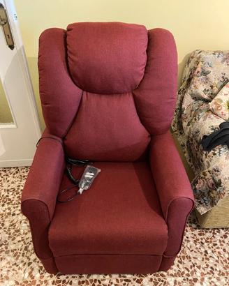 POLTRONA RECLINABILE CON ALZATA ASSISTITA