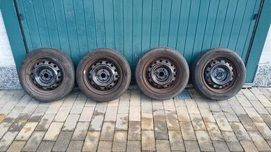 N° 4 PNEUMATICI ESTIVI 185/60 R15 88H + CERCHI