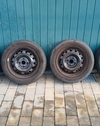 N° 4 PNEUMATICI ESTIVI 185/60 R15 88H + CERCHI