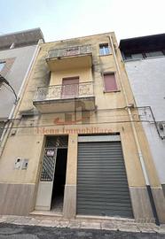 Palazzo / Stabile di 80 m² con 5 locali a Alcamo