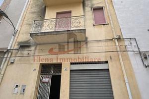 Palazzo / Stabile di 80 m² con 5 locali a Alcamo