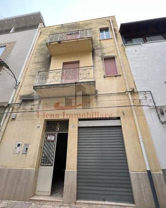 Palazzo / Stabile di 80 m² con 5 locali a Alcamo