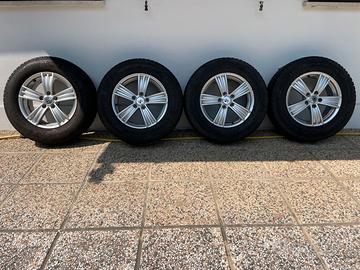 Cerchi in lega 215/70 R16 con pneumatici invernali