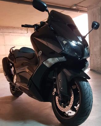T-MAX 530 ABS TOTAL BLACK