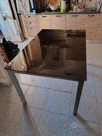 Tavolo in vetro
