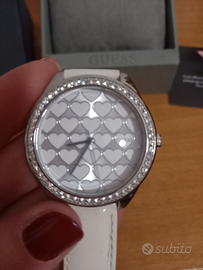 Orologio Guess con strass e cuoricini