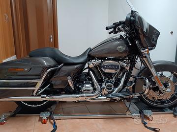 Harley Davidson Street Glide Special 114 (1400 km)