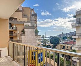 Alloggio a Menton Garavan con doppia vista mare