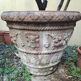 Vaso da giardino decorato in terracotta 