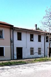 Casa autonoma ad uso abitativo a Codroipo centro
