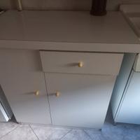 armadietto bianco con cassetto 