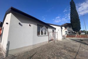 UFFICIO A VEZZANO LIGURE