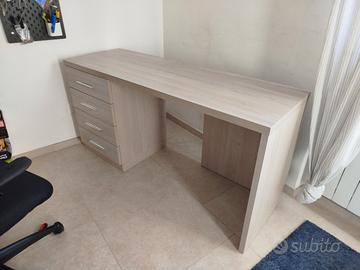 Scrivania da ufficio grigia in legno artigianale