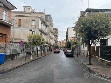 Via roma -- locale commerciale mq 50 libero