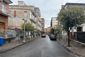 Via roma -- locale commerciale mq 50 libero