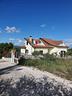 villa-di-211-m²-con-piu-di-5-locali-e-box-auto-a-n
