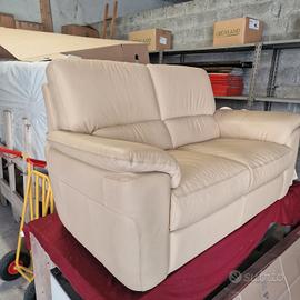 divano due sedute in pelle