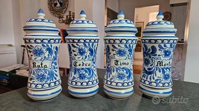 Raro Set di 4 Grandi Vasi da Farmacia in Maiolica