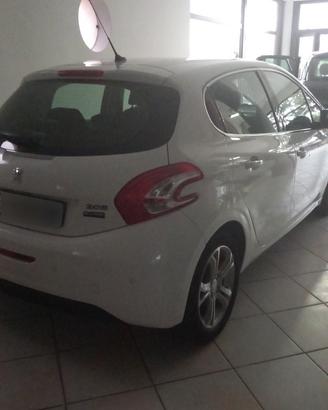 Peugeout 208 bianca 1.4 Hdi diesel 