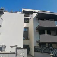 DUE LEONI | Open space con giardino | Posto auto