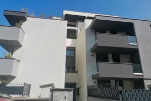 DUE LEONI | Open space con giardino | Posto auto