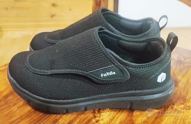 Scarpe riabilitative per disabili con strappo