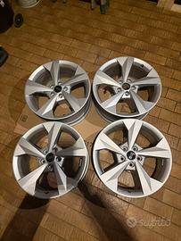 Cerchi in lega 5 razze da 18”