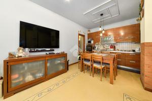 VILLA A SCHIERA CENTRALE A NOALE