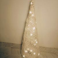 decorazione natalizia ad albero con luci led