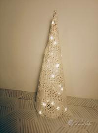 decorazione natalizia ad albero con luci led