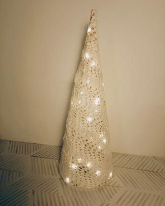 decorazione natalizia ad albero con luci led