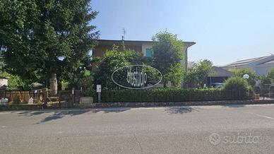 Villa di 141 m² con 5 locali e box auto a Figline 